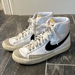 WOMEN'S NIKE BLAZER MID '77 CASUAL SHOES